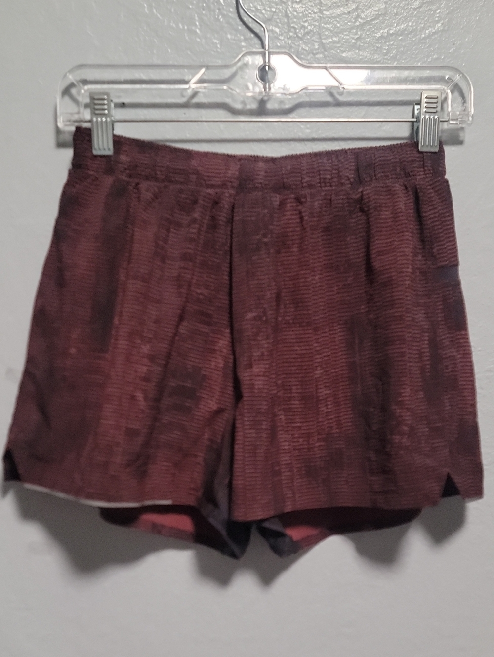 lululemon athletica Men S Maroon Textured Athletic Shorts